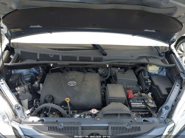 2017 TOYOTA SIENNA LE 8 PASSENGER