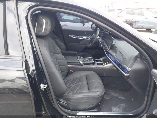 2025 BMW 740I