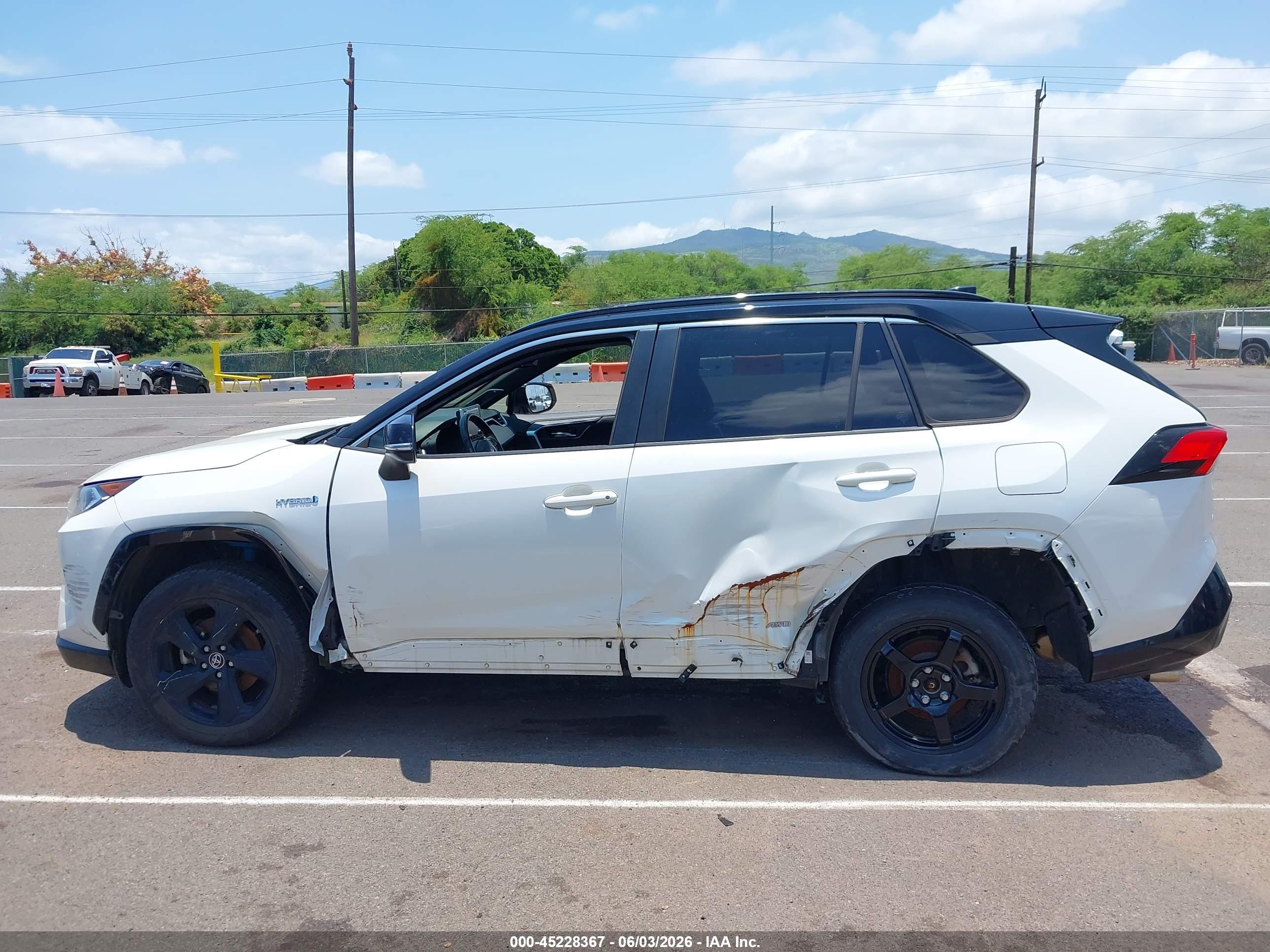 2019 TOYOTA RAV4 HYBRID XSE