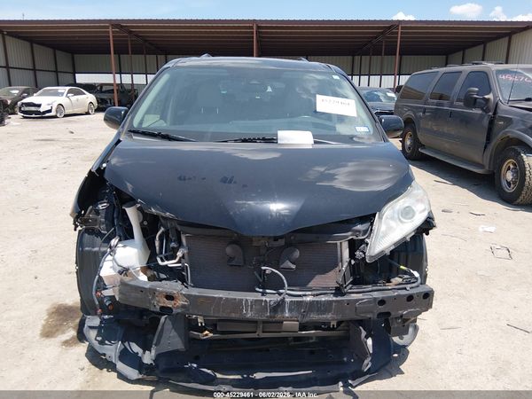 2020 TOYOTA SIENNA XLE