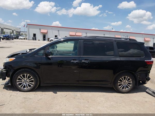 2020 TOYOTA SIENNA XLE