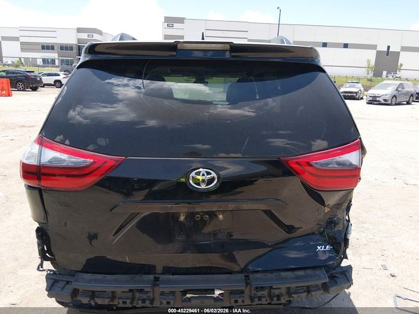 2020 TOYOTA SIENNA XLE