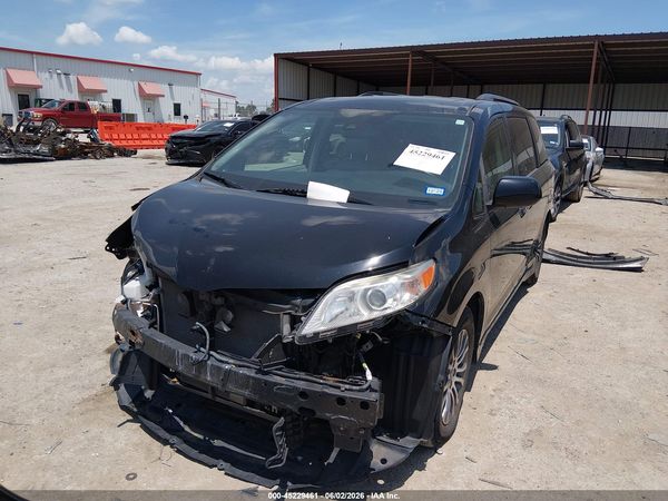 2020 TOYOTA SIENNA XLE