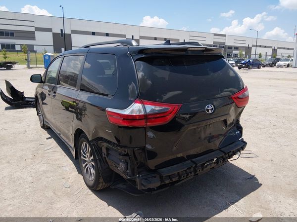 2020 TOYOTA SIENNA XLE