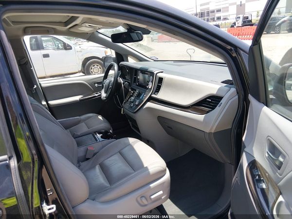 2020 TOYOTA SIENNA XLE