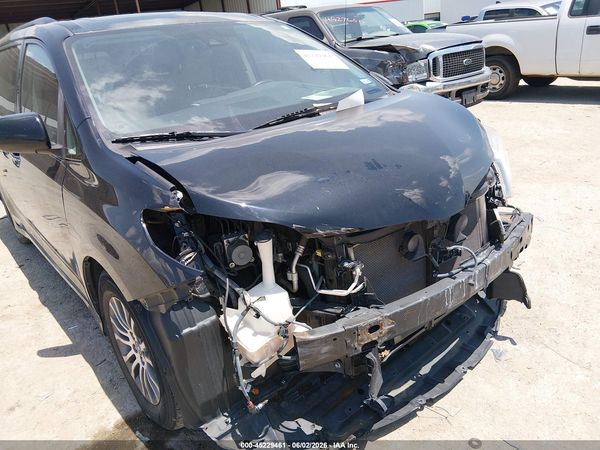 2020 TOYOTA SIENNA XLE