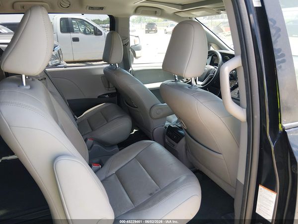 2020 TOYOTA SIENNA XLE