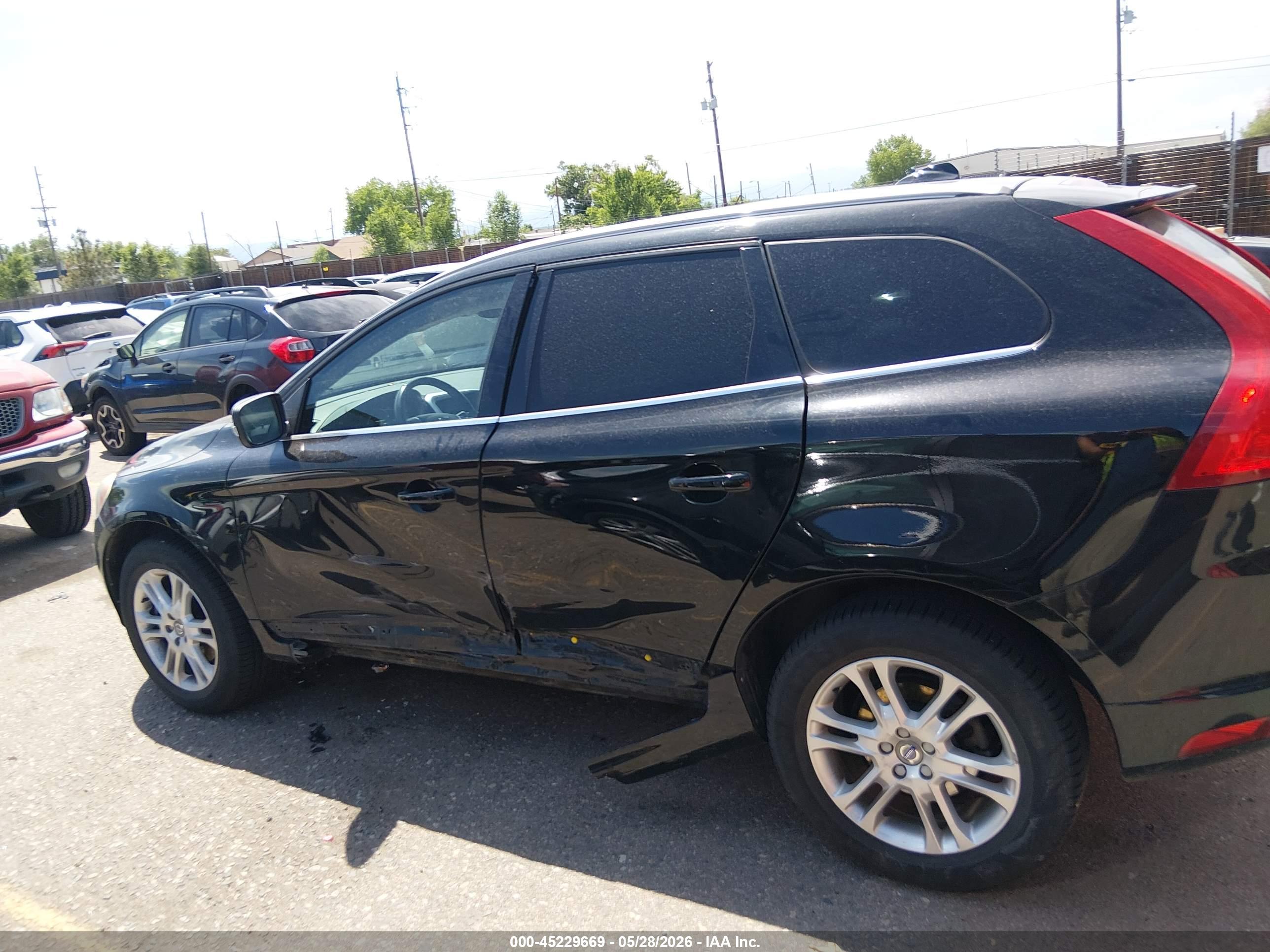 2016 VOLVO XC60 T5 PREMIER