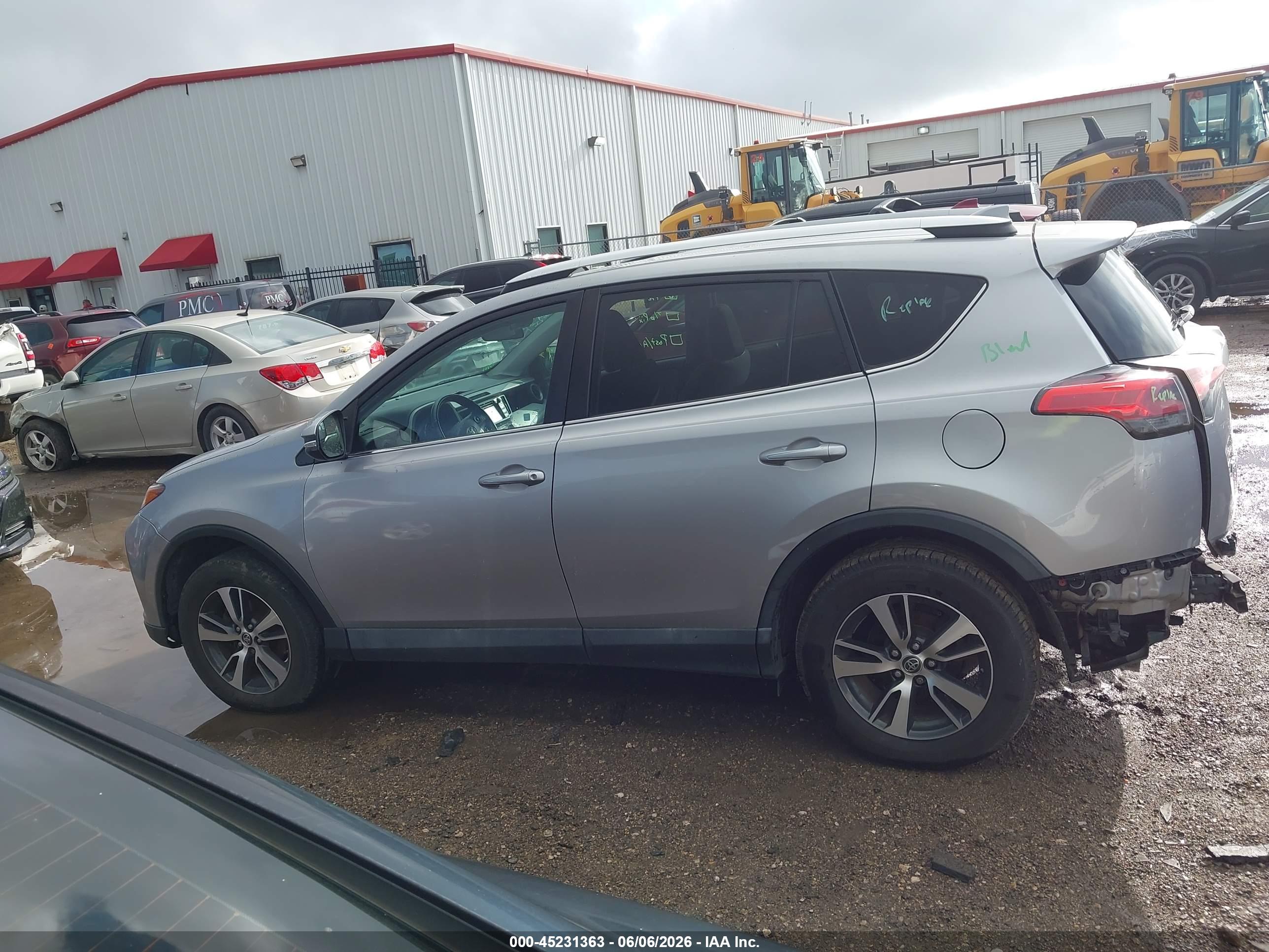 2016 TOYOTA RAV4 XLE