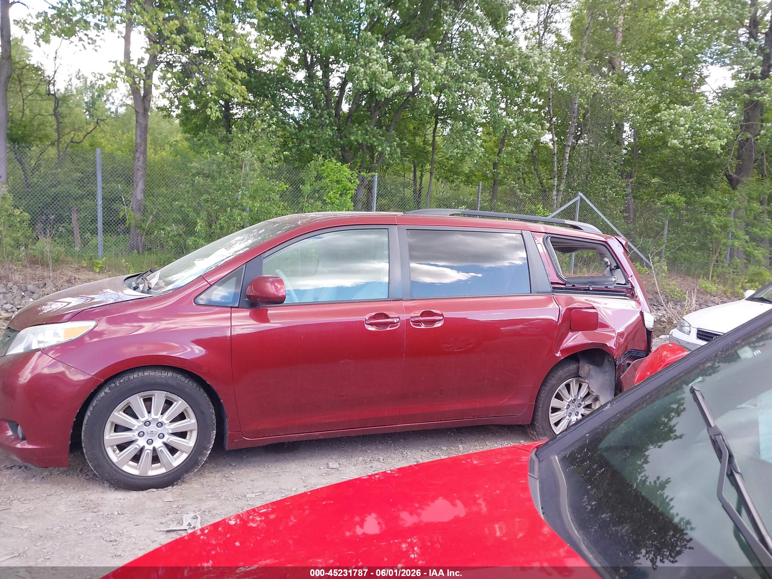 2013 TOYOTA SIENNA XLE/LIMITED