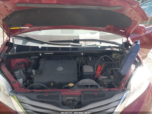 2013 TOYOTA SIENNA XLE/LIMITED