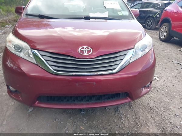 2013 TOYOTA SIENNA XLE/LIMITED