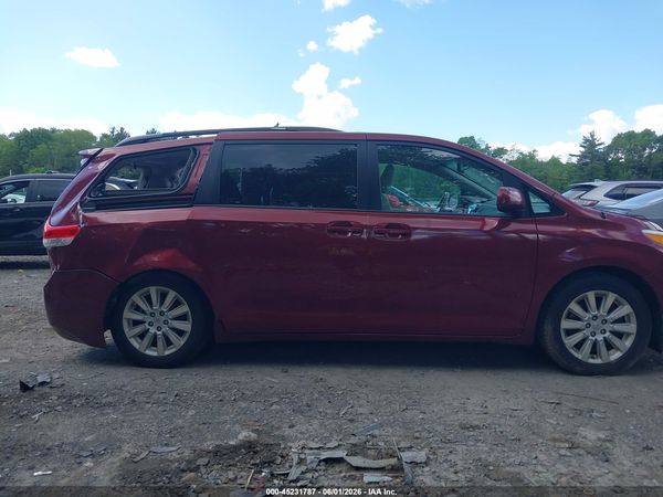 2013 TOYOTA SIENNA XLE/LIMITED