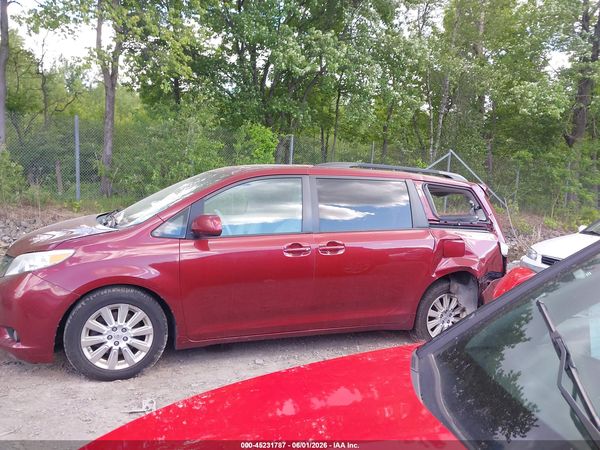 2013 TOYOTA SIENNA XLE/LIMITED