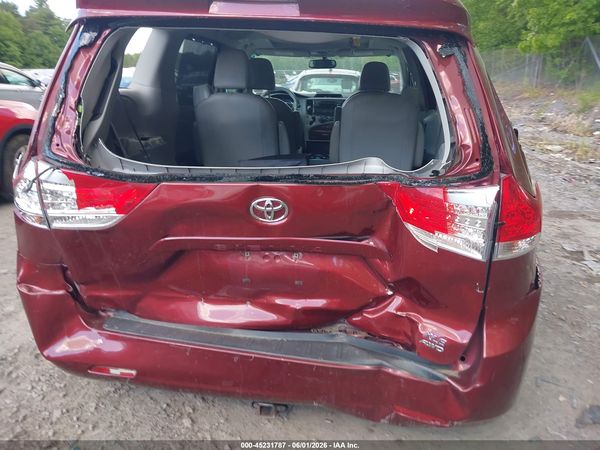 2013 TOYOTA SIENNA XLE/LIMITED