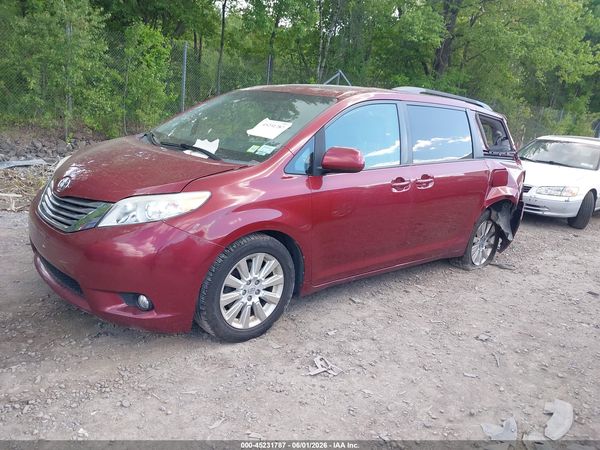 2013 TOYOTA SIENNA XLE/LIMITED