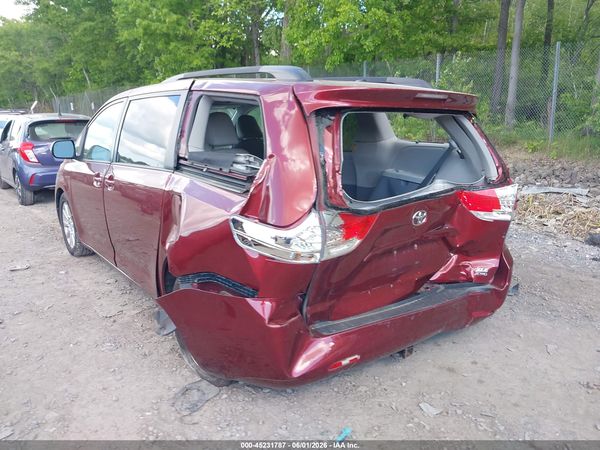 2013 TOYOTA SIENNA XLE/LIMITED