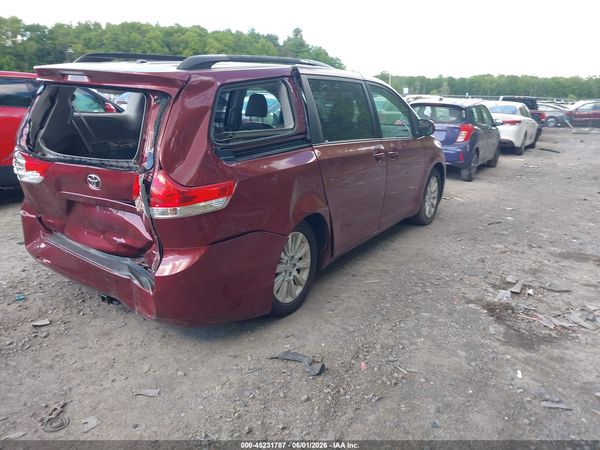 2013 TOYOTA SIENNA XLE/LIMITED