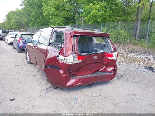 2013 TOYOTA SIENNA XLE/LIMITED