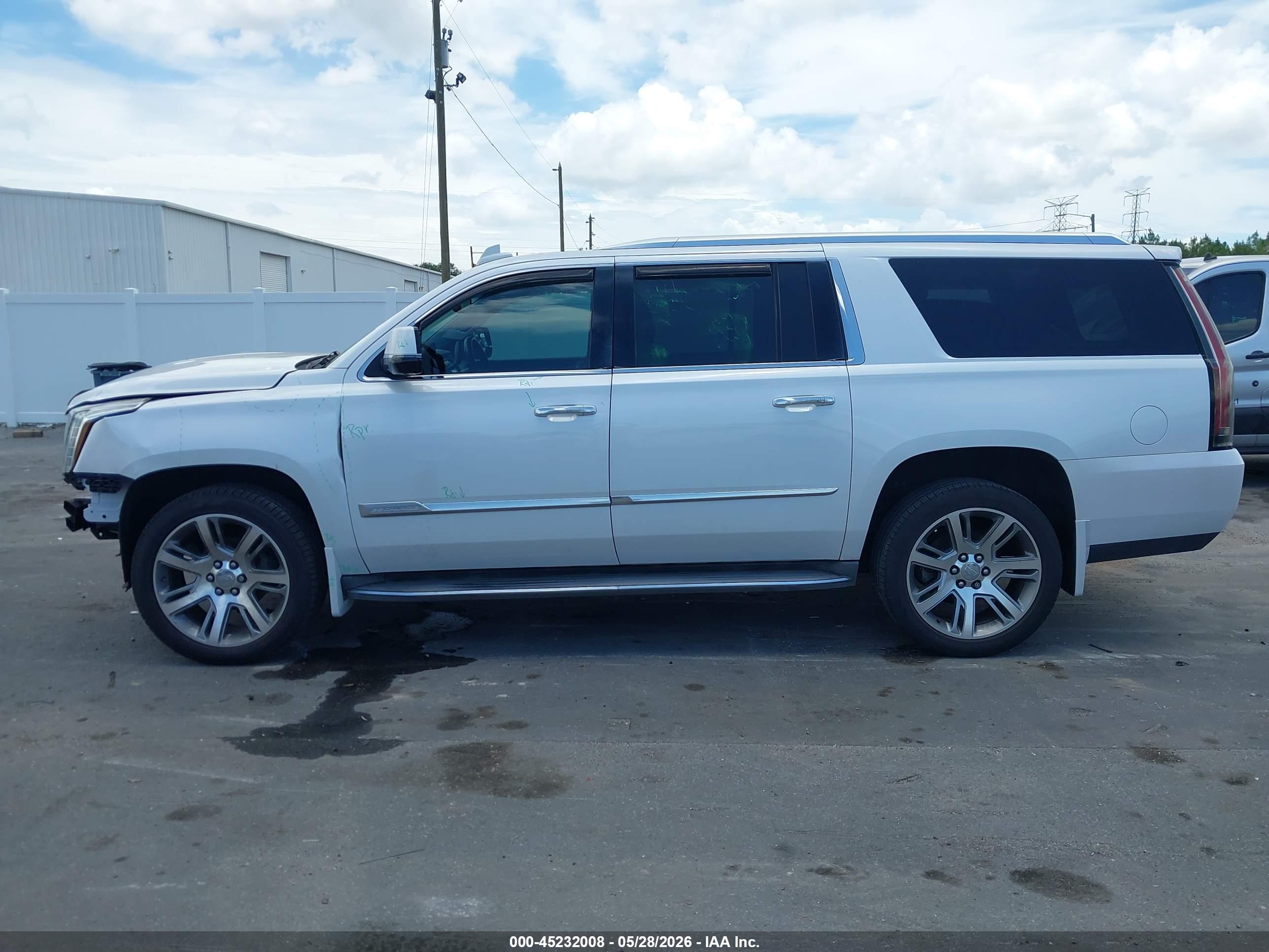 2016 CADILLAC ESCALADE ESV LUXURY COLLECTION