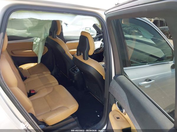 2017 VOLVO XC90 T6 MOMENTUM