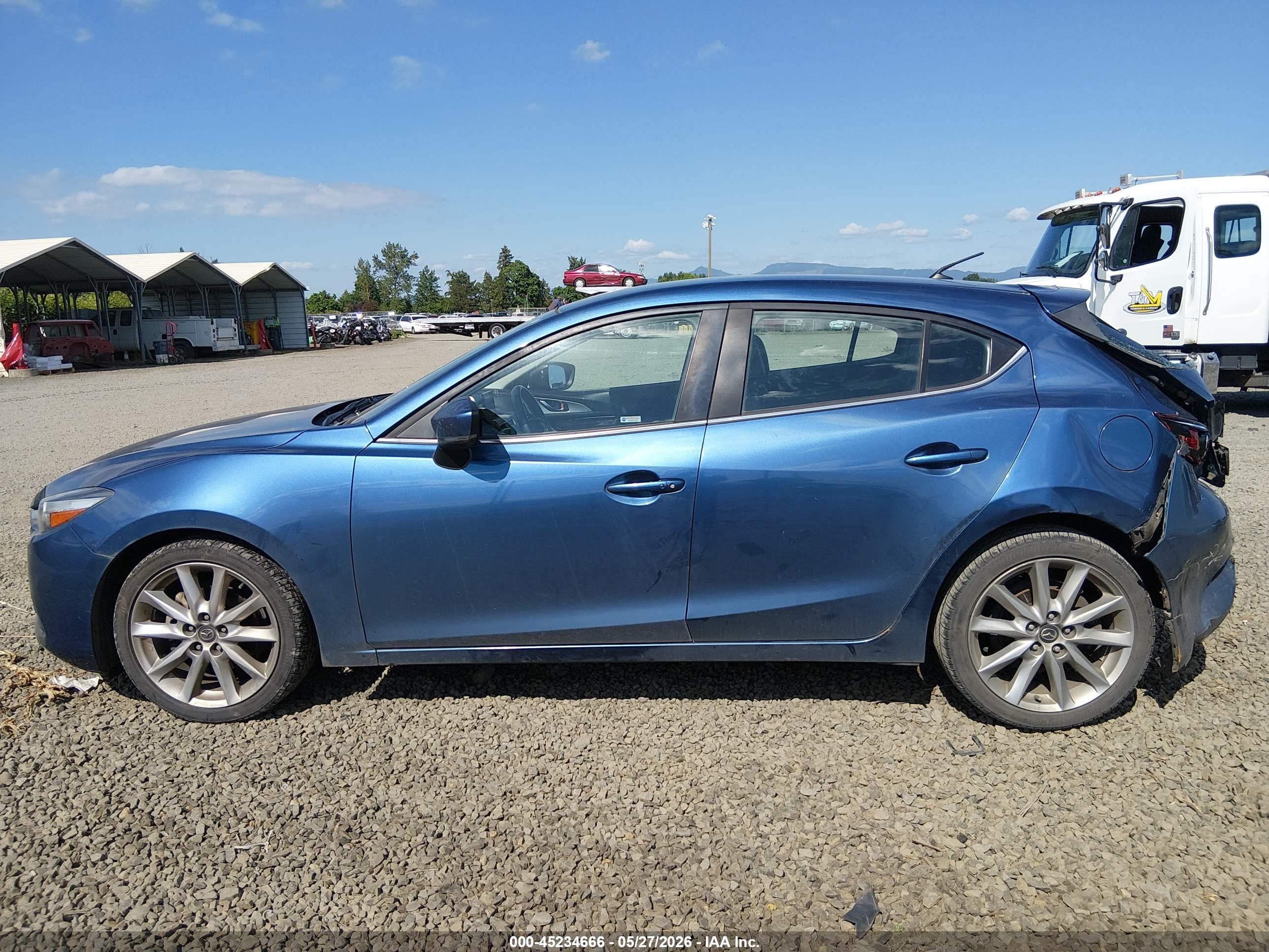2017 MAZDA MAZDA3 TOURING