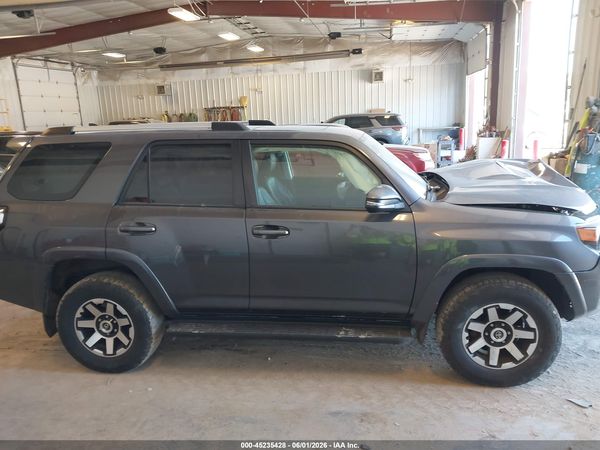 2017 TOYOTA 4RUNNER SR5