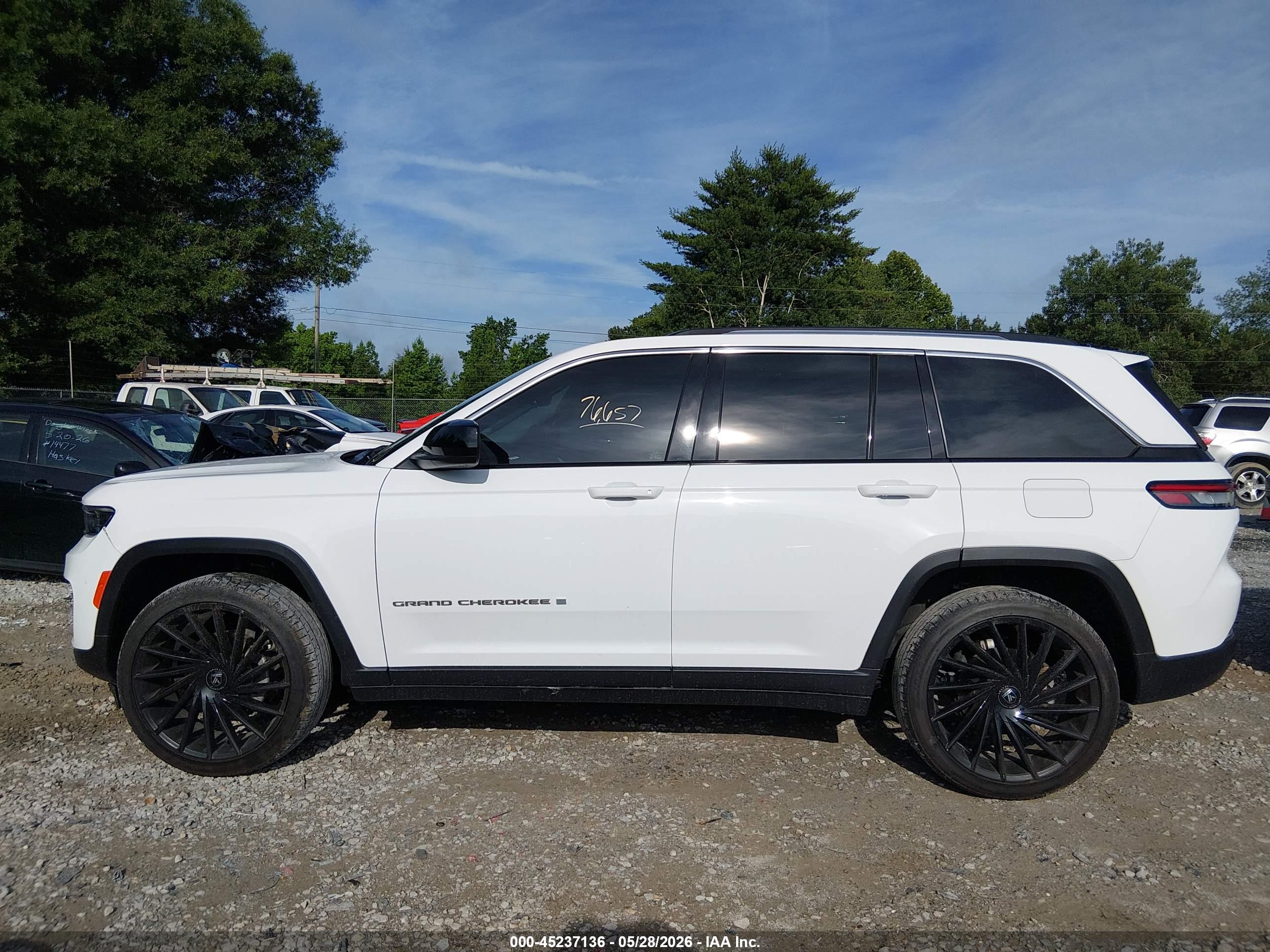 2023 JEEP GRAND CHEROKEE LAREDO 4X2