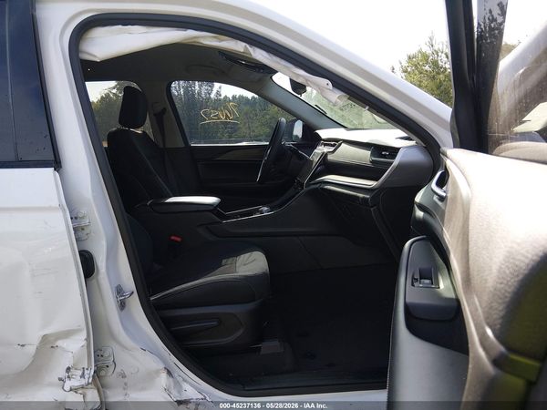 2023 JEEP GRAND CHEROKEE LAREDO 4X2