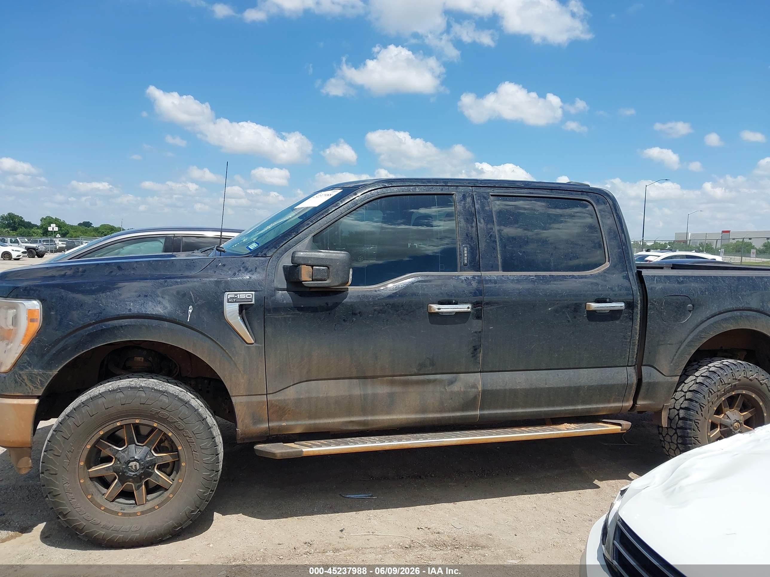 2023 FORD F-150 XLT