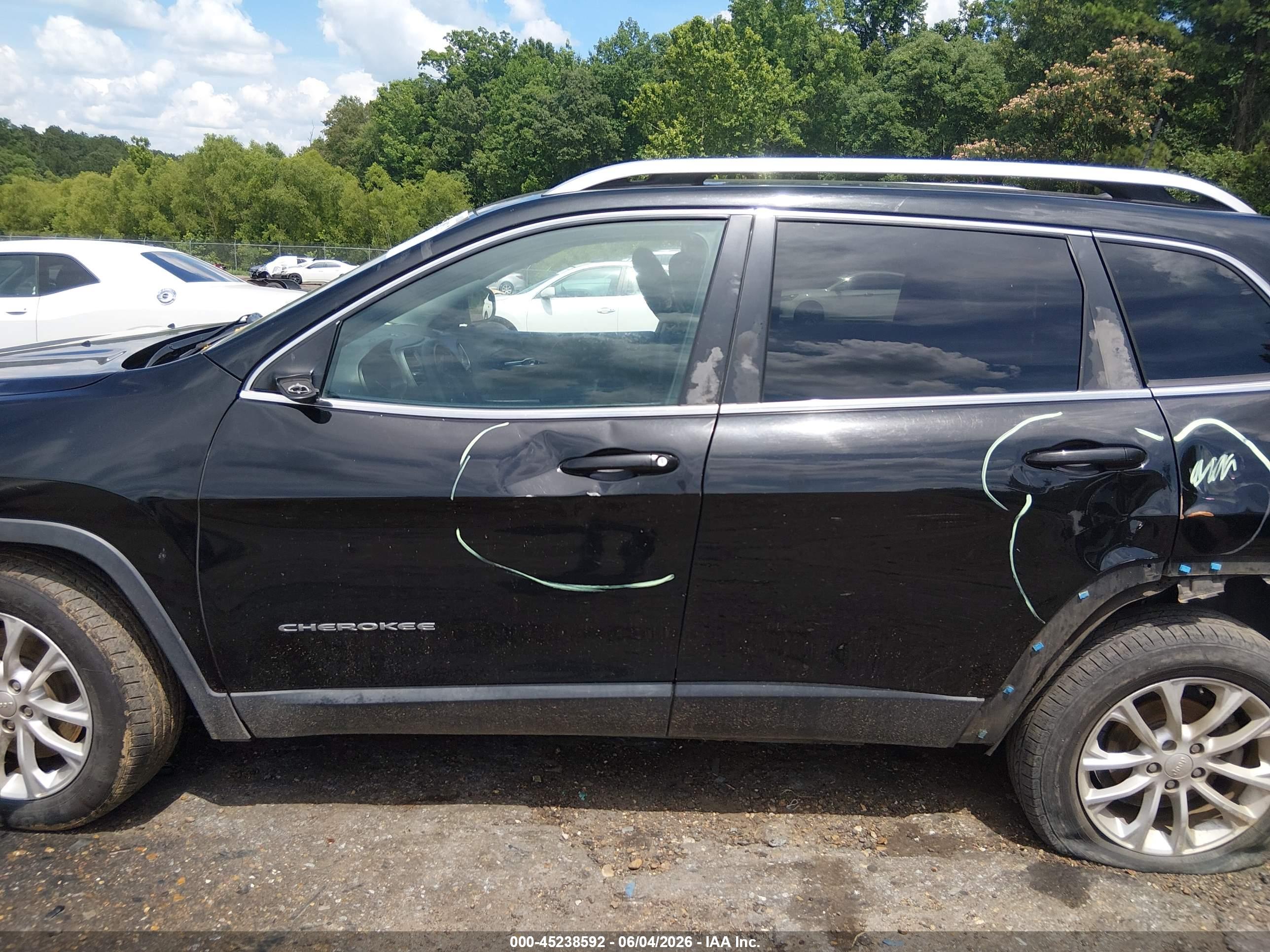 2019 JEEP CHEROKEE LATITUDE FWD