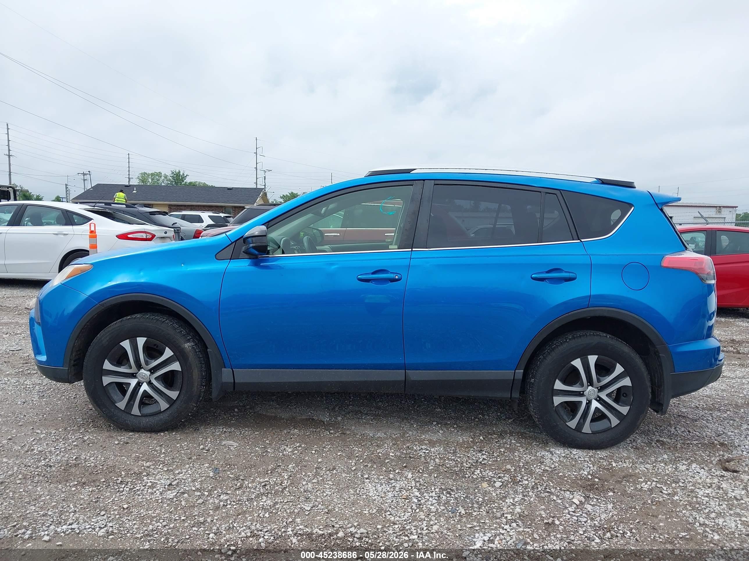 2016 TOYOTA RAV4 LE