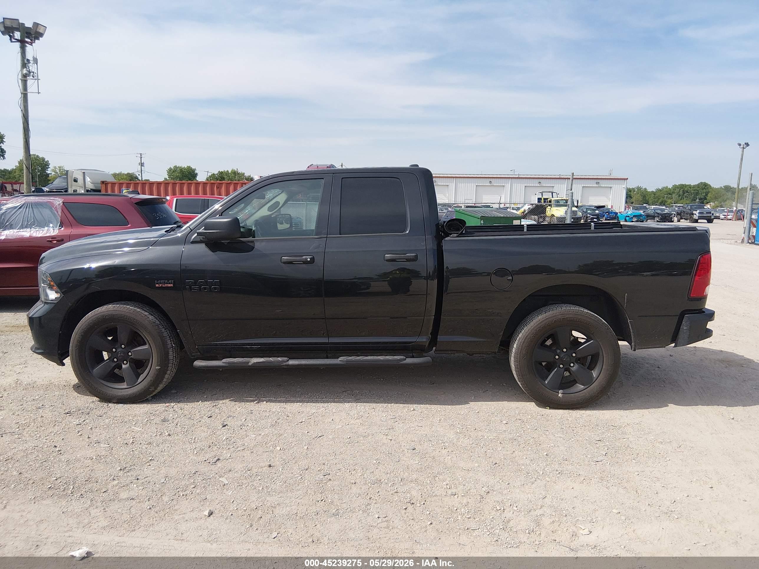 2017 RAM 1500 EXPRESS  4X4 6'4 BOX