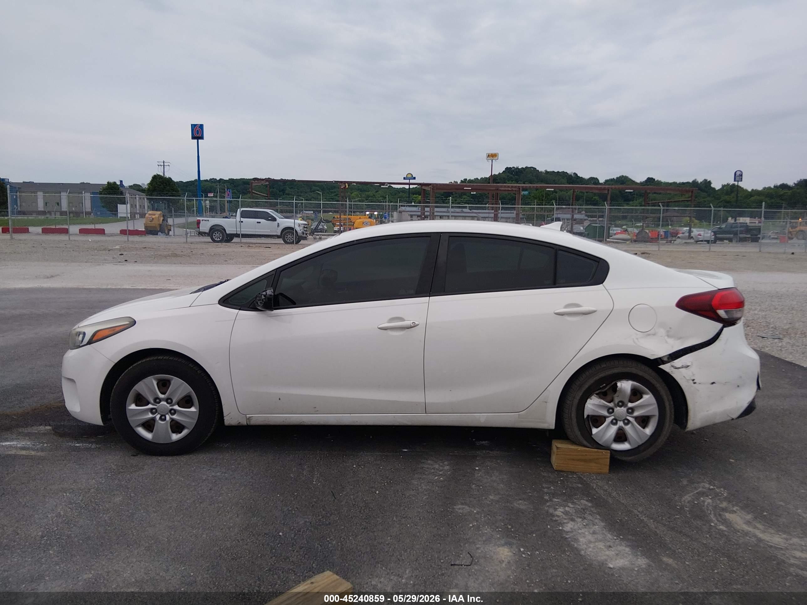 2017 KIA FORTE LX