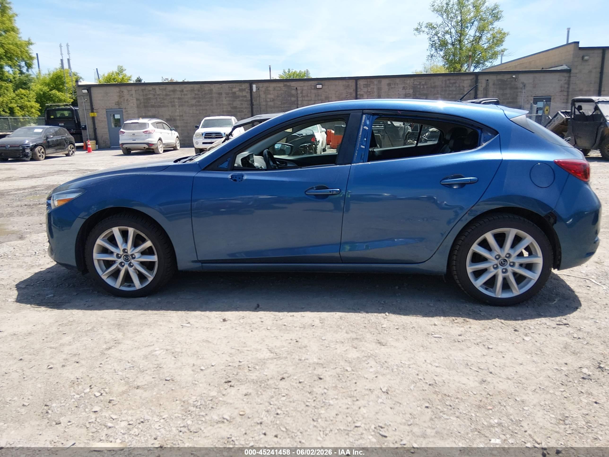 2017 MAZDA MAZDA3 TOURING