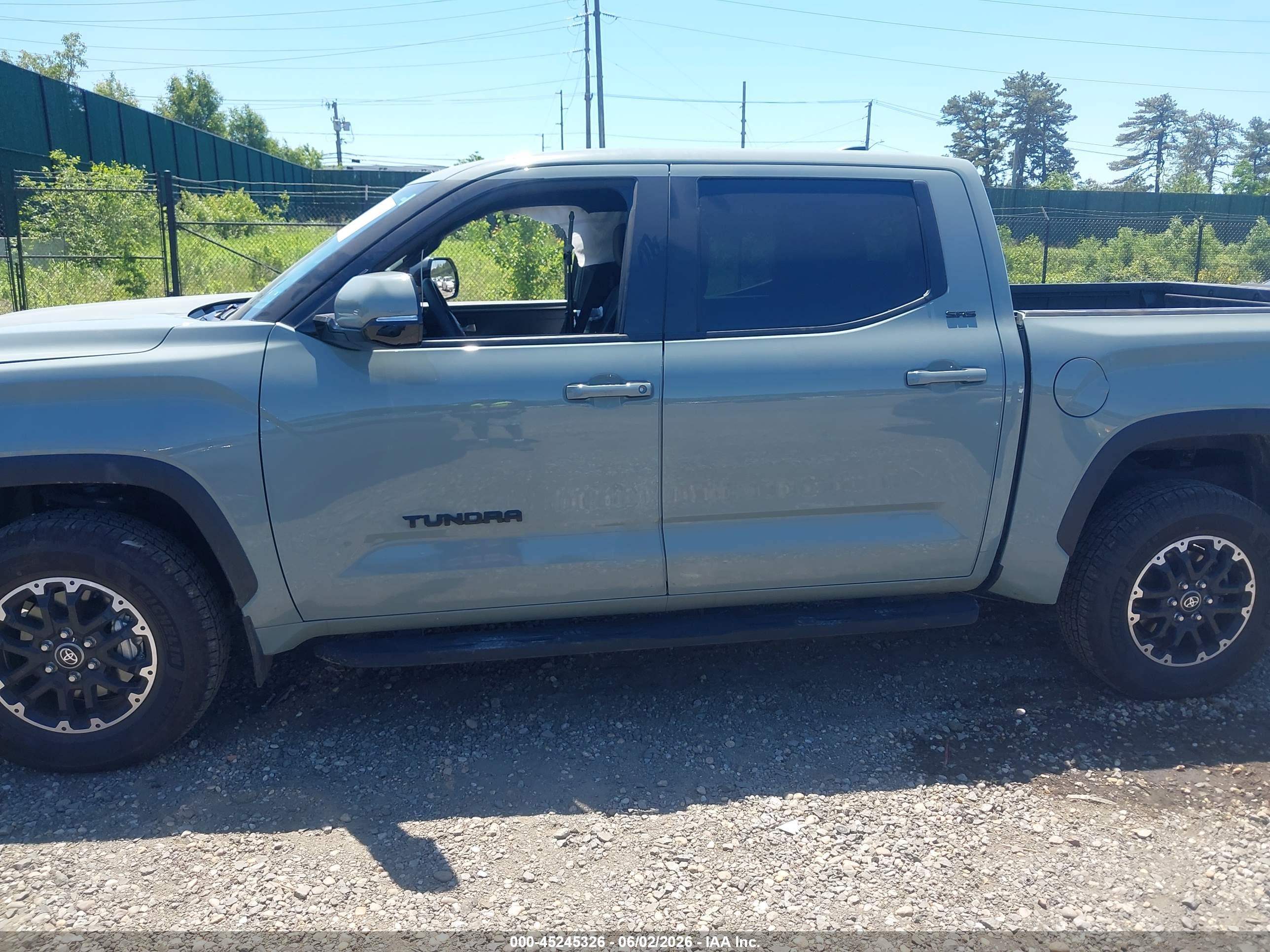 2025 TOYOTA TUNDRA SR5