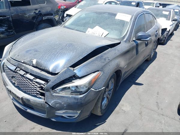 2016 INFINITI Q70H