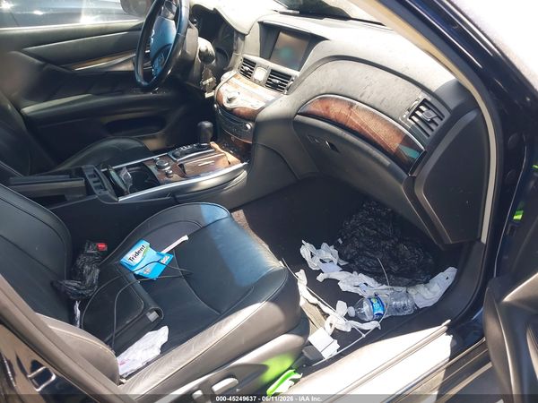 2016 INFINITI Q70H