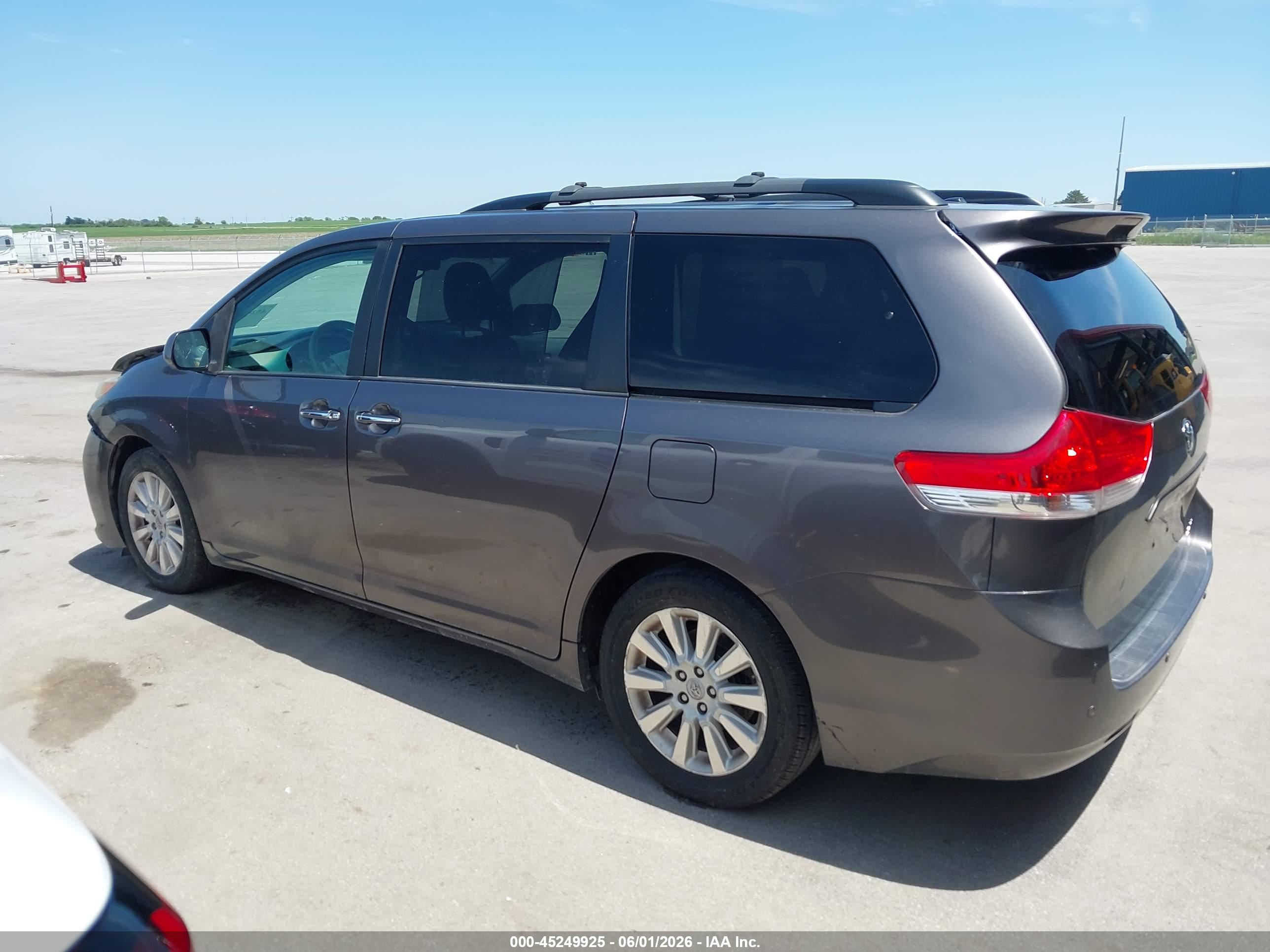 2012 TOYOTA SIENNA XLE 7 PASSENGER