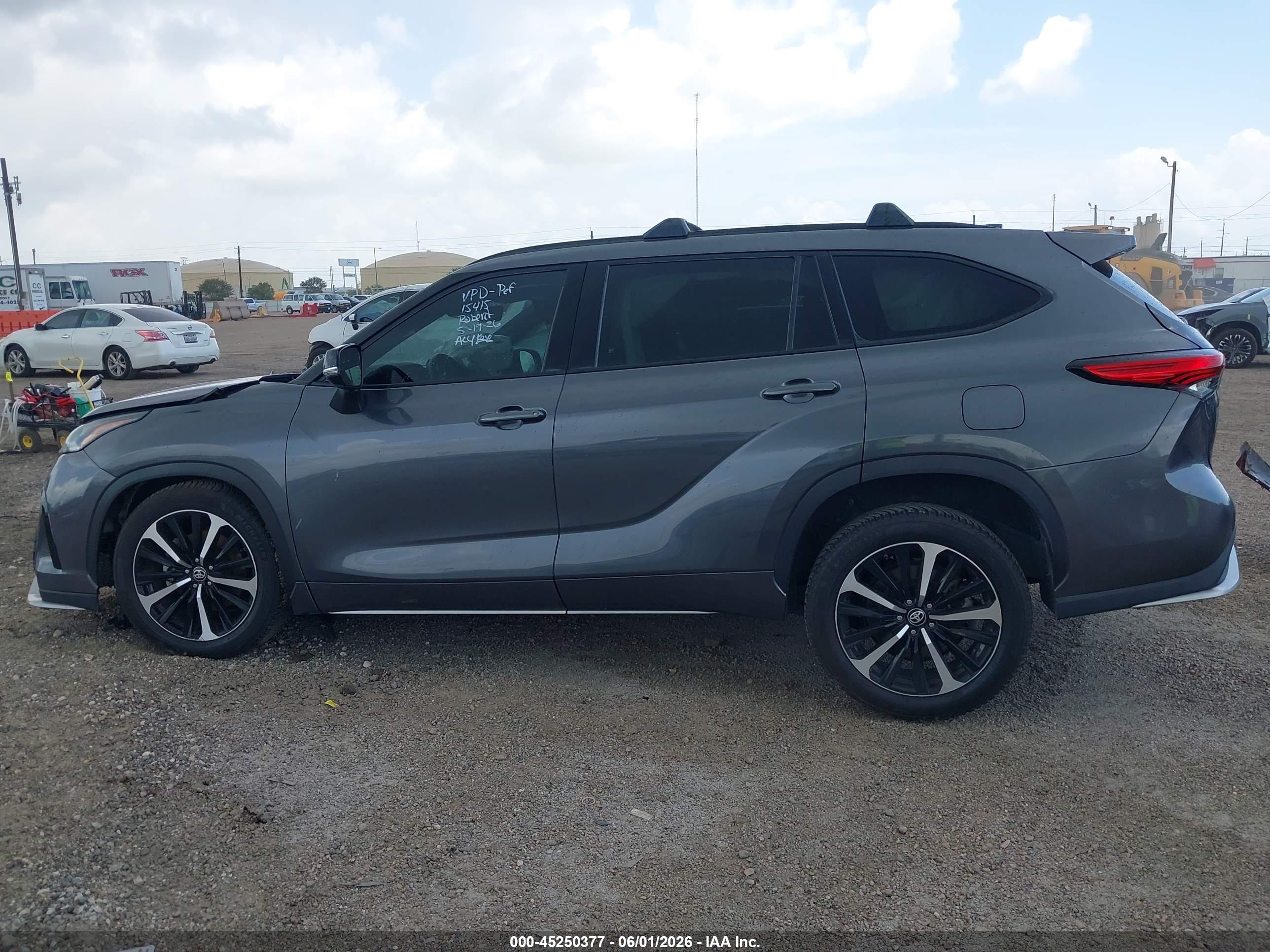 2021 TOYOTA HIGHLANDER XSE