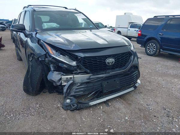 2021 TOYOTA HIGHLANDER XSE