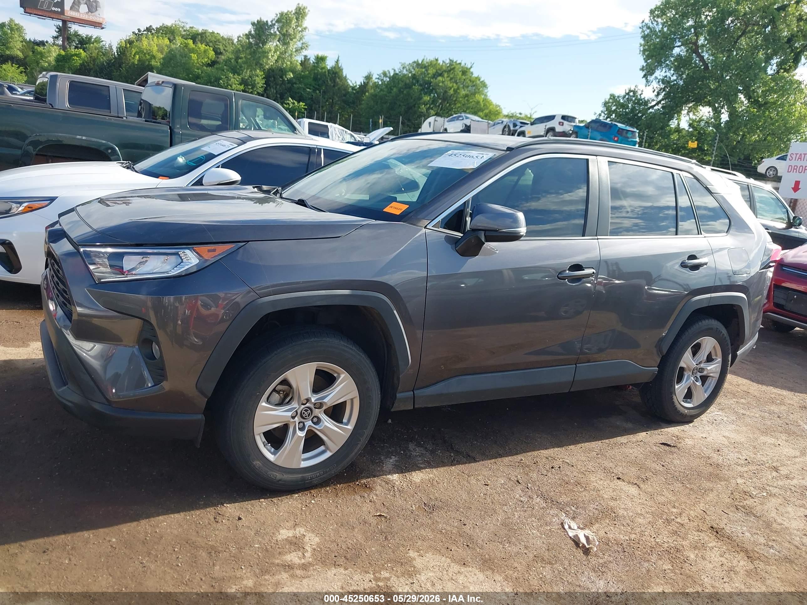 2019 TOYOTA RAV4 XLE