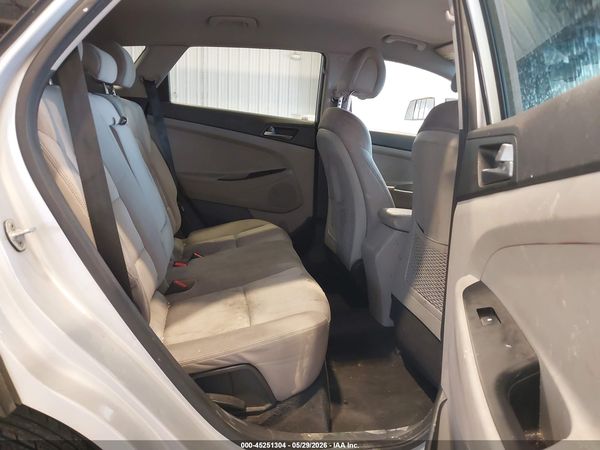 2016 HYUNDAI TUCSON SE