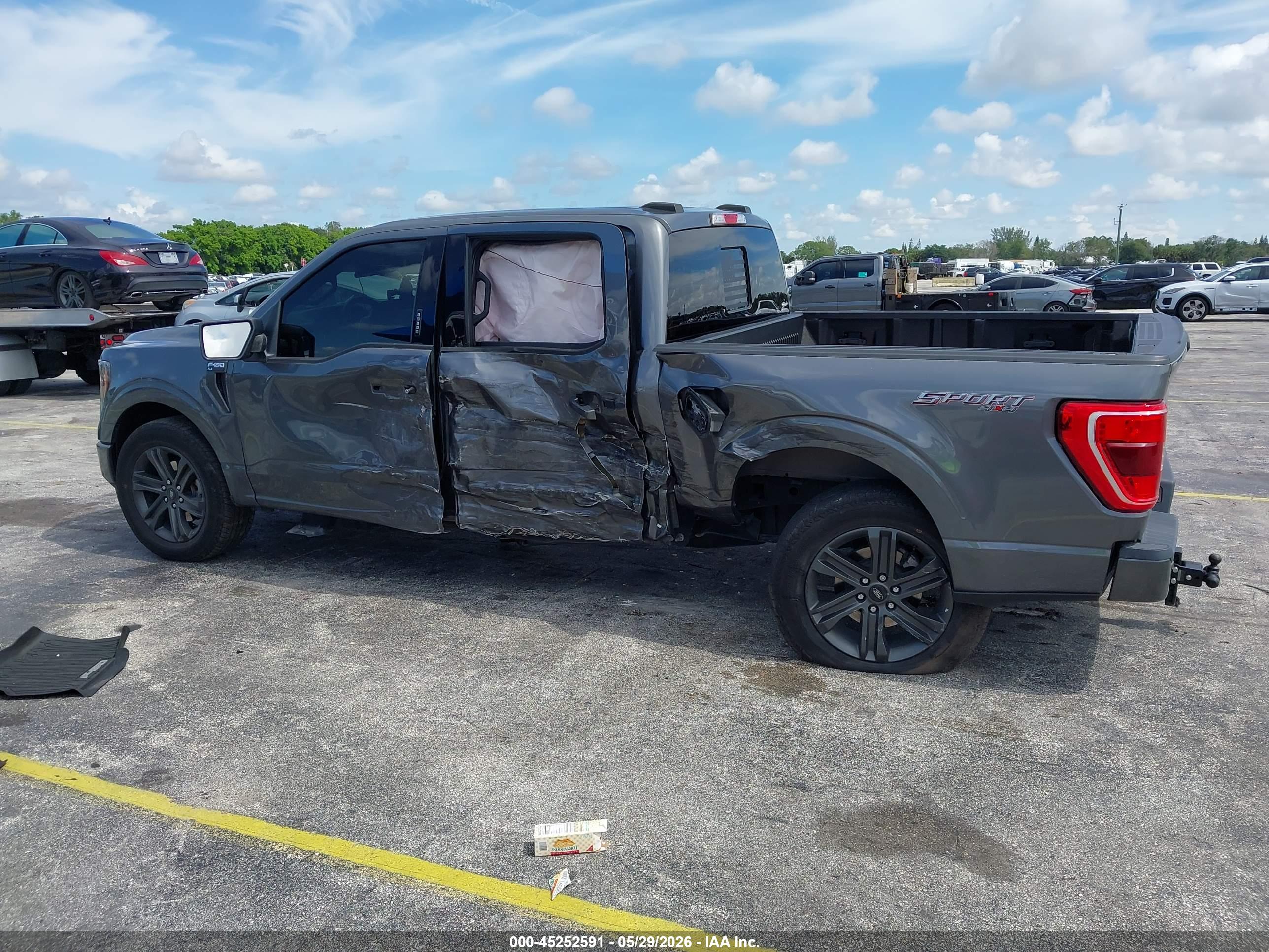 2023 FORD F-150 XLT