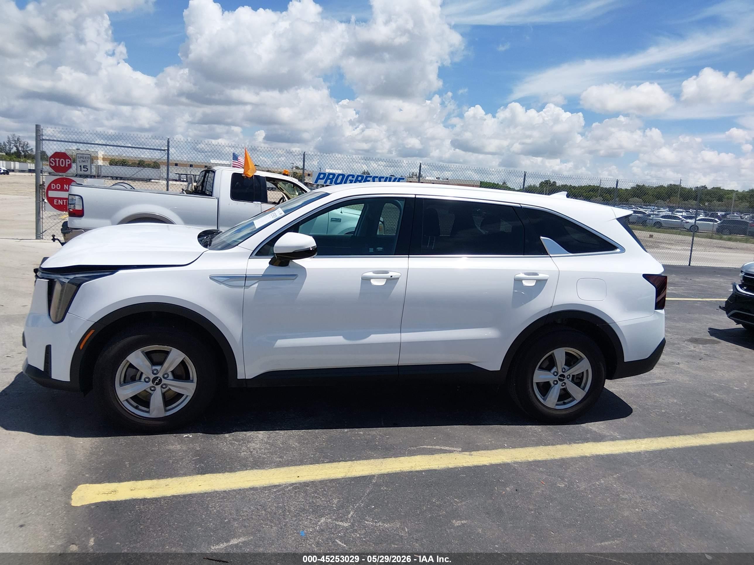 2025 KIA SORENTO LX