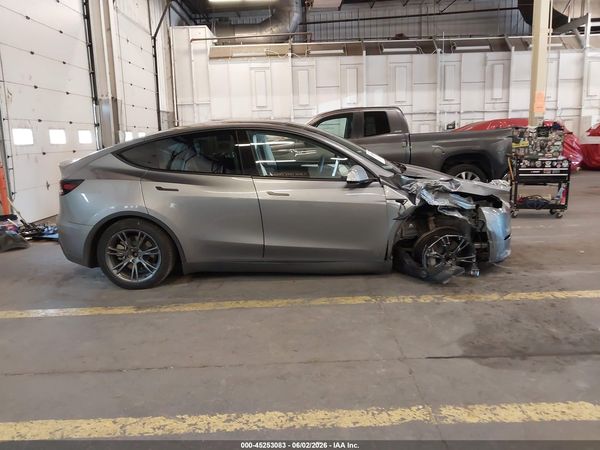 2025 TESLA MODEL Y RWD