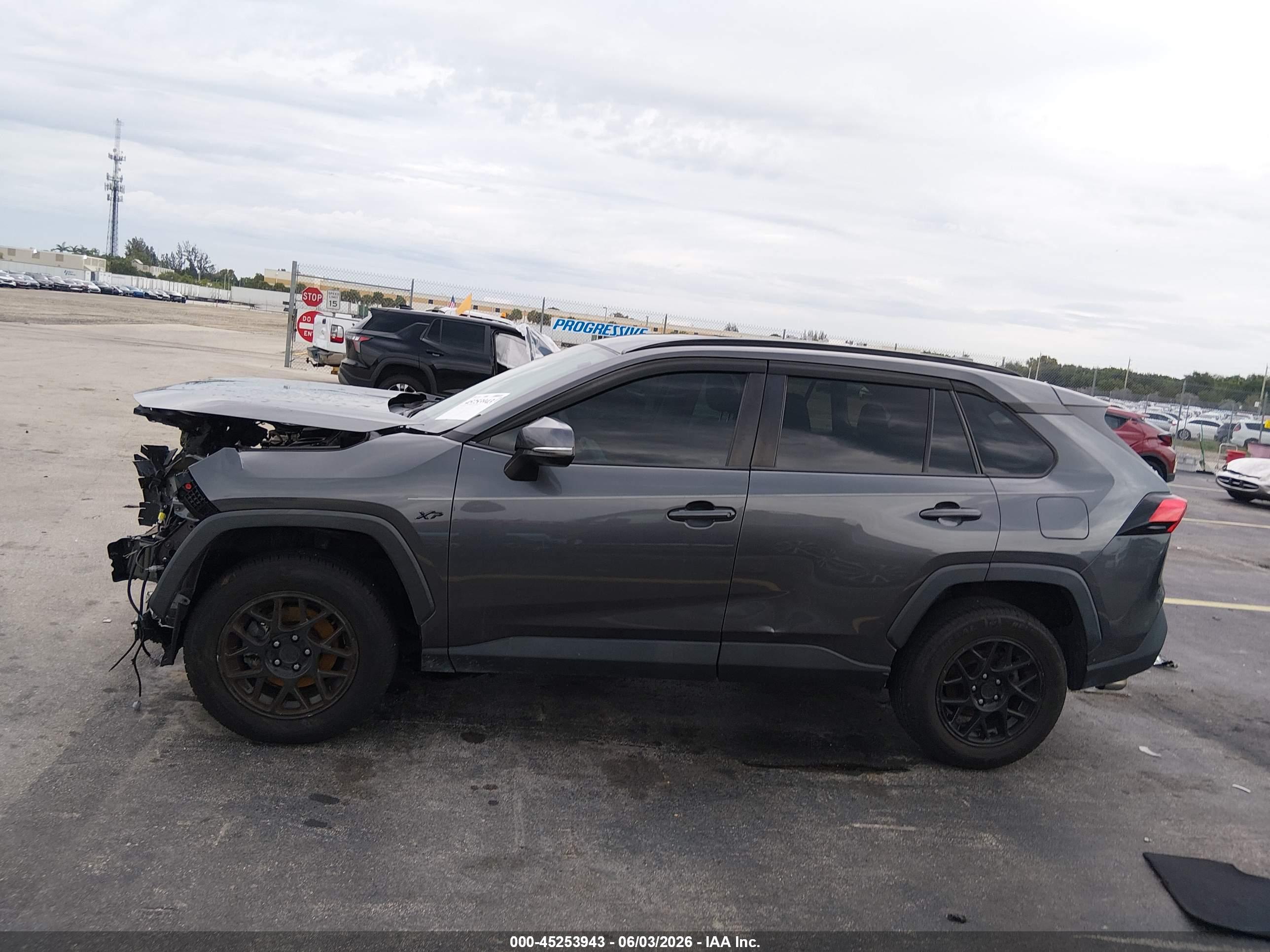 2021 TOYOTA RAV4 XLE