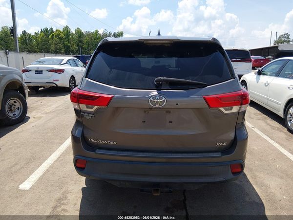 2017 TOYOTA HIGHLANDER XLE