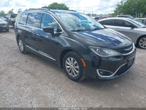 2017 CHRYSLER PACIFICA TOURING-L — I1
