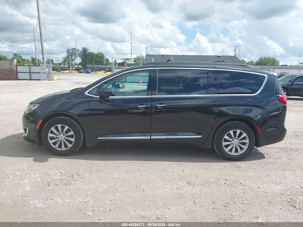 2017 CHRYSLER PACIFICA TOURING-L — I117